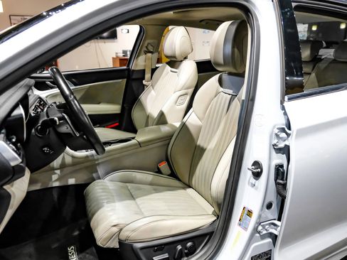 Used 2020 Genesis G70 3.3T w/ Elite Package image 32