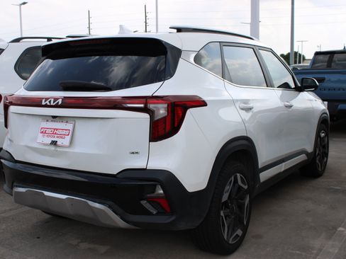 Used 2024 Kia Seltos SX w/ SX Sunroof Package AWD/4WD image 10