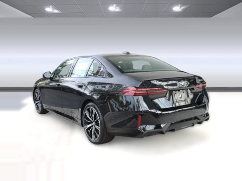 Used 2026 BMW 530i w/ M Sport Package RWD image 3