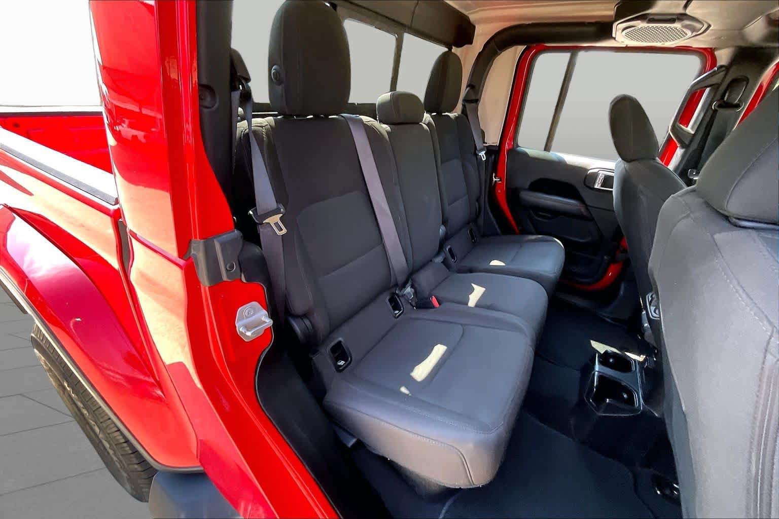 Used 2020 Jeep Gladiator Overland AWD/4WD image 19