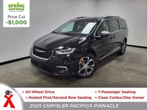 Used 2025 Chrysler Pacifica Pinnacle w/ Trailer Tow Group image 1