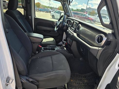 Used 2021 Jeep Wrangler Unlimited Sahara AWD/4WD image 12