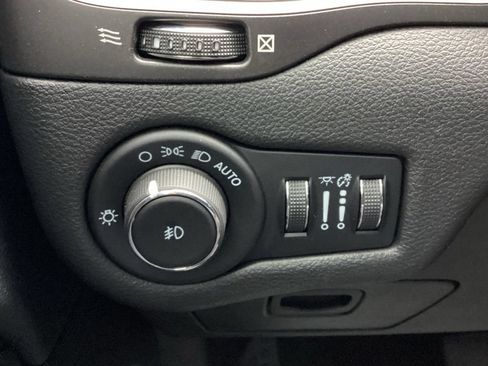 Used 2021 Jeep Cherokee Trailhawk w/ Trailer Tow Group AWD/4WD image 22