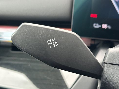 Used 2024 BMW i5 eDrive40i w/ Premium Package image 33