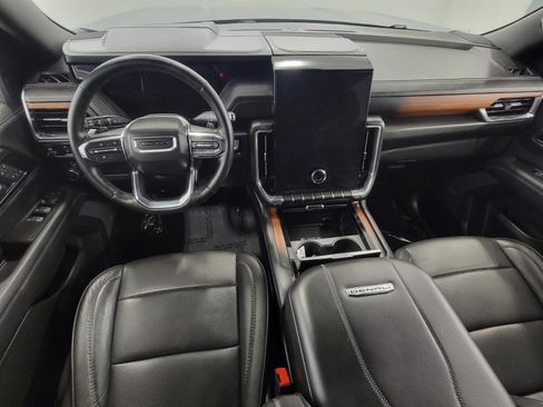 Used 2025 GMC Yukon XL Denali AWD/4WD image 6