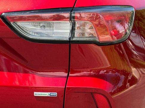 Used 2020 Ford Escape Titanium AWD/4WD image 27