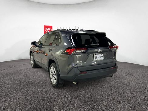 Used 2021 Toyota RAV4 XLE Premium image 4