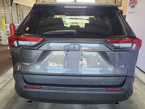 Used 2021 Toyota RAV4 LE image 2