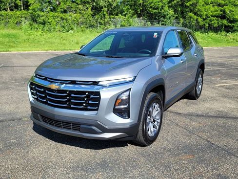 Used 2026 Chevrolet Equinox LT w/ Convenience Package II FWD image 5