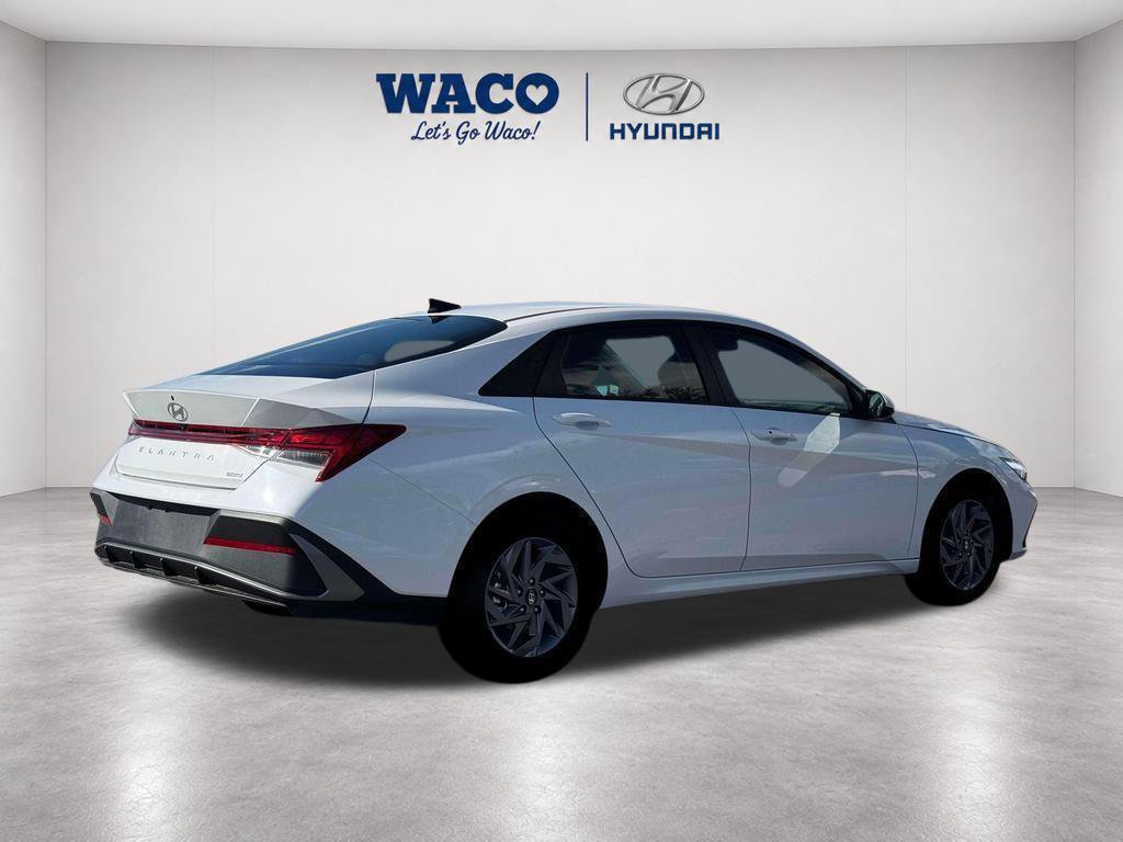 Used 2026 Hyundai Elantra Hybrid FWD image 8