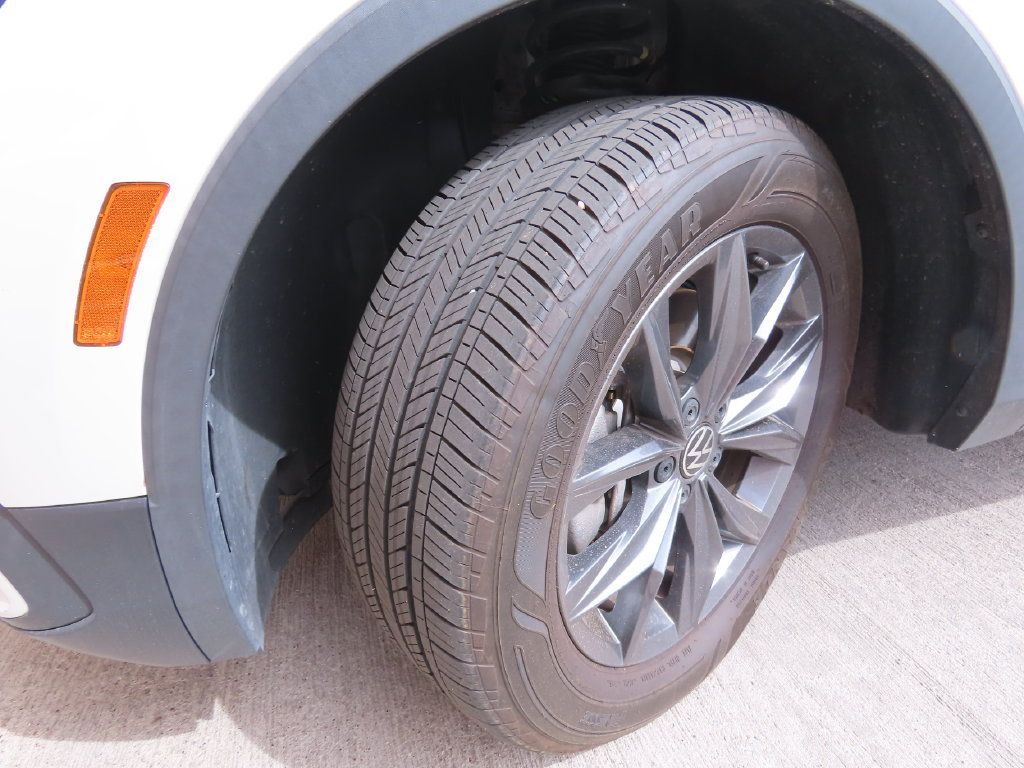 Used 2023 Volkswagen Tiguan SE FWD image 14