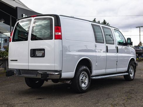 Used 2024 Chevrolet Express 2500 w/ Driver Convenience Package image 10