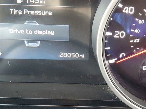 Certified 2023 Kia Carnival EX image 22