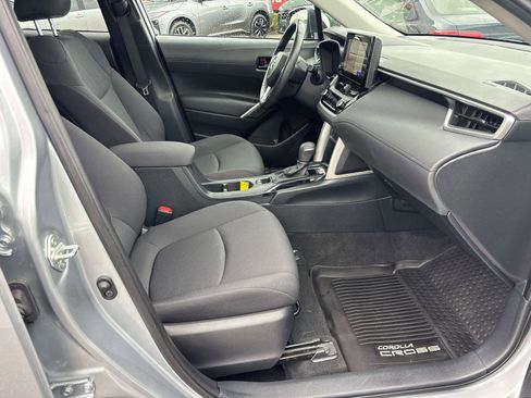 Certified 2023 Toyota Corolla Cross LE w/ Moonroof Package image 15