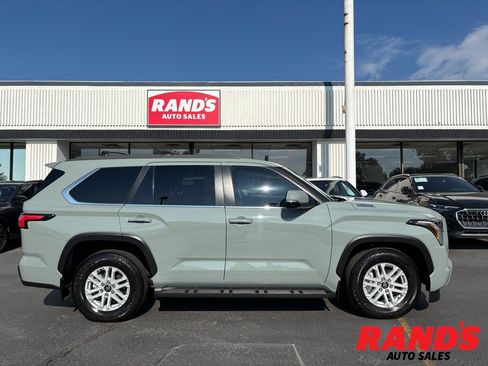 Used 2025 Toyota Sequoia SR5 w/ SR5 Premium Package AWD/4WD image 1