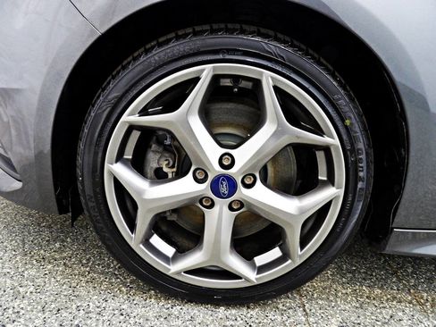Used 2018 Ford Focus ST FWD image 18