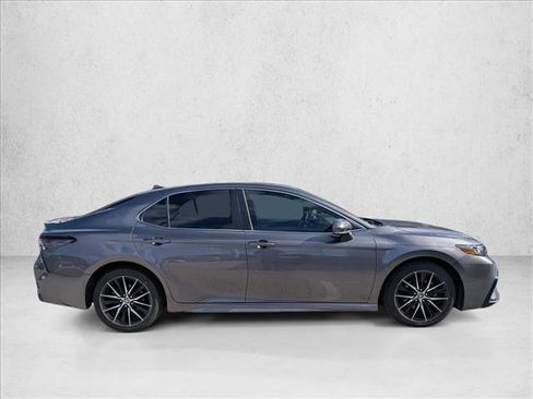 Used 2022 Toyota Camry SE FWD image 4