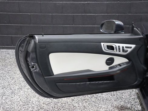 Used 2013 Mercedes-Benz SLK 250 image 35