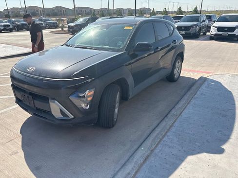 Used 2024 Hyundai Kona SE AWD/4WD image 2