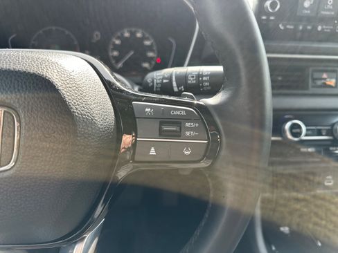 Used 2025 Honda Pilot EX-L image 32