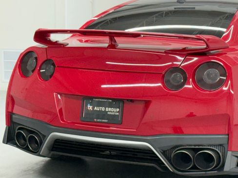 Used 2019 Nissan GT-R Premium w/ Premium Interior Package image 34