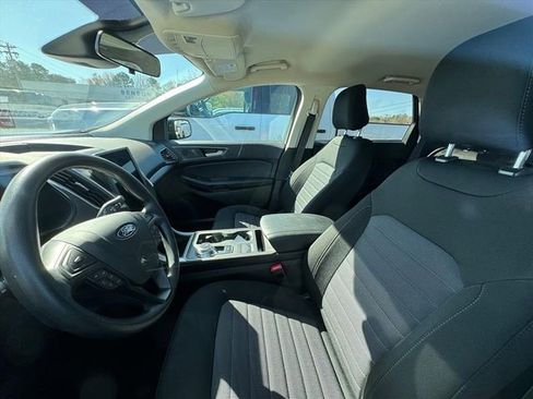 Used 2024 Ford Edge SE w/ Black Appearance Package image 7
