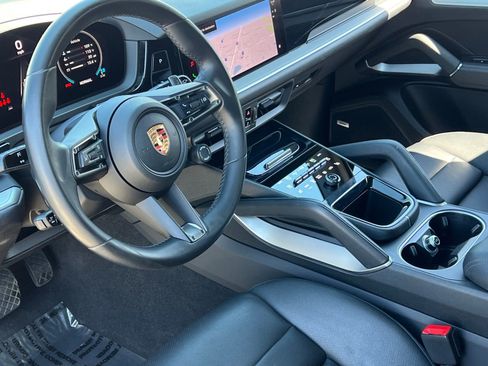 Certified 2024 Porsche Cayenne image 4