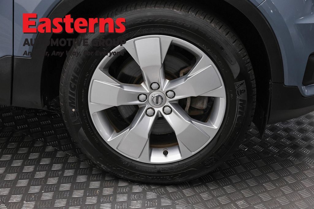 Used 2021 Volvo XC40 T4 Momentum FWD image 33