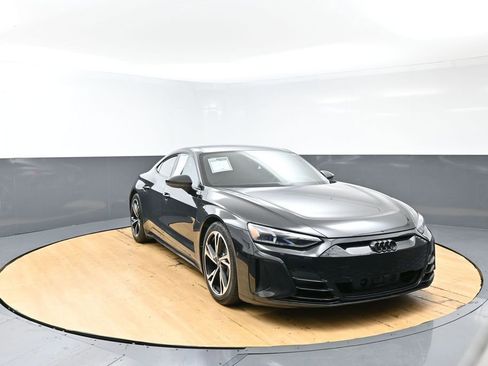 Used 2023 Audi e-tron GT Prestige w/ Prestige Package image 3