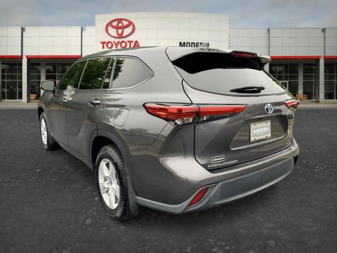 Used 2022 Toyota Highlander LE AWD/4WD image 6