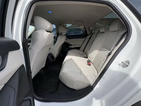 Used 2018 Honda Accord LX image 10