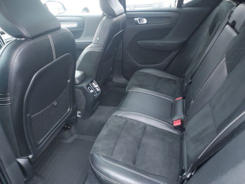 Used 2021 Volvo XC40 P8 Recharge image 18