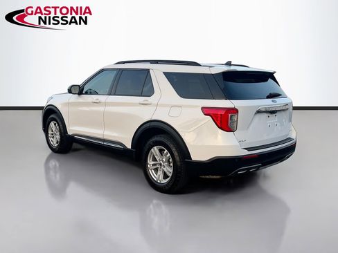 Used 2022 Ford Explorer XLT w/ Equipment Group 202A image 6