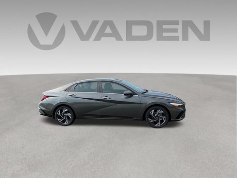 New 2026 Hyundai Elantra Limited FWD image 5