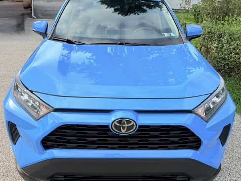 Used 2019 Toyota RAV4 LE w/ All Weather Liner Package AWD/4WD image 9