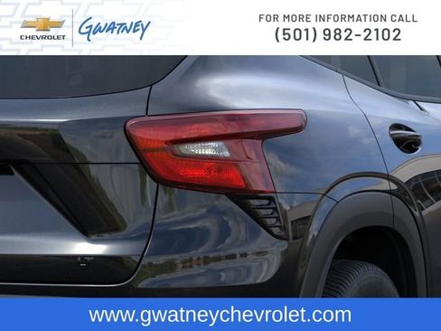 New 2026 Chevrolet Trax LT w/ Midnight Edition FWD image 11