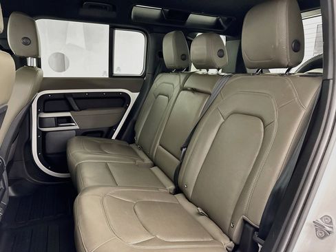 Used 2023 Land Rover Defender 110 SE AWD/4WD image 25