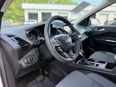 Used 2018 Ford Escape SE w/ SE Sync 3 Package AWD/4WD image 17