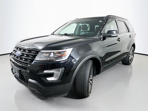 Used 2017 Ford Explorer Sport w/ Equipment Group 401A AWD/4WD image 3