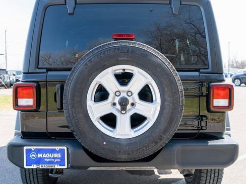 Used 2022 Jeep Wrangler Unlimited Sport AWD/4WD image 7