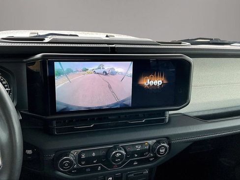 Used 2024 Jeep Wrangler Unlimited Sahara AWD/4WD image 14
