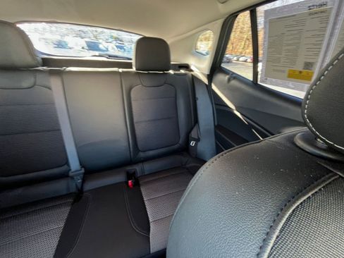 Used 2025 Chevrolet Trax LT image 31