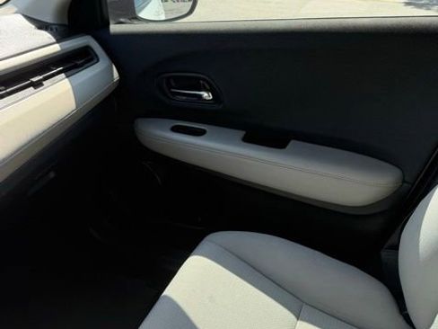 Used 2021 Honda HR-V LX image 28