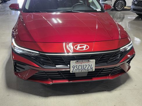 Certified 2025 Hyundai Elantra Limited image 9