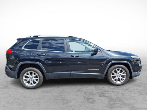 Used 2016 Jeep Cherokee Latitude FWD image 7