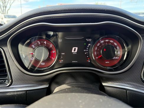 Used 2016 Dodge Challenger SRT Hellcat image 9