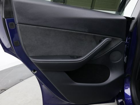 Used 2023 Tesla Model Y Long Range AWD/4WD image 30
