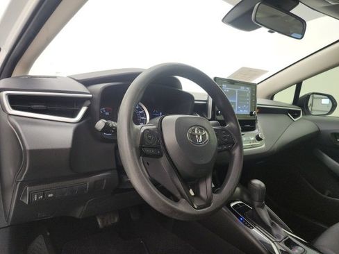 Used 2021 Toyota Corolla LE image 12