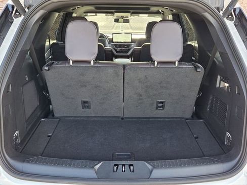 Certified 2025 Ford Explorer Platinum image 13