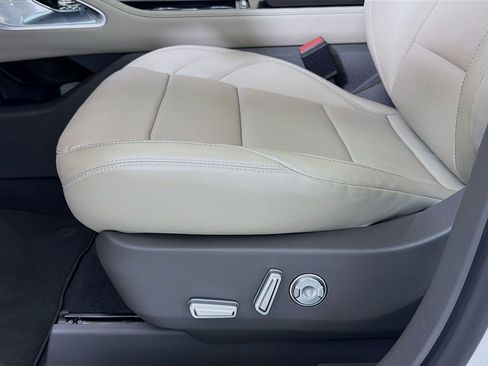 Used 2024 Lincoln Nautilus Premier image 22